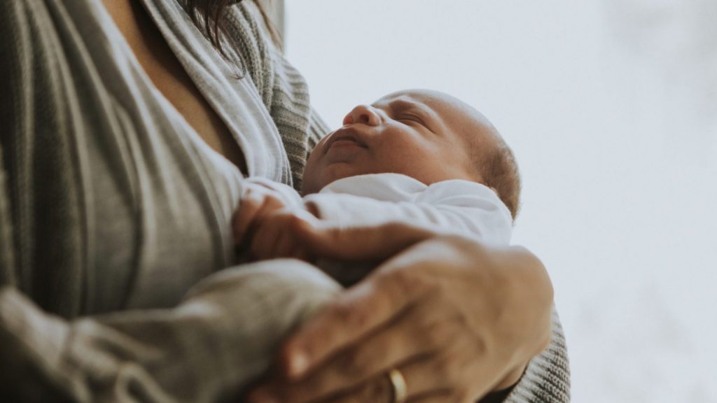Tenho direito ao auxílio maternidade?